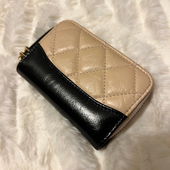 Aged Calfskin Quilted Gabrielle Zip Around Coin Purse Wallet Beige Black - Picture 2 of 7